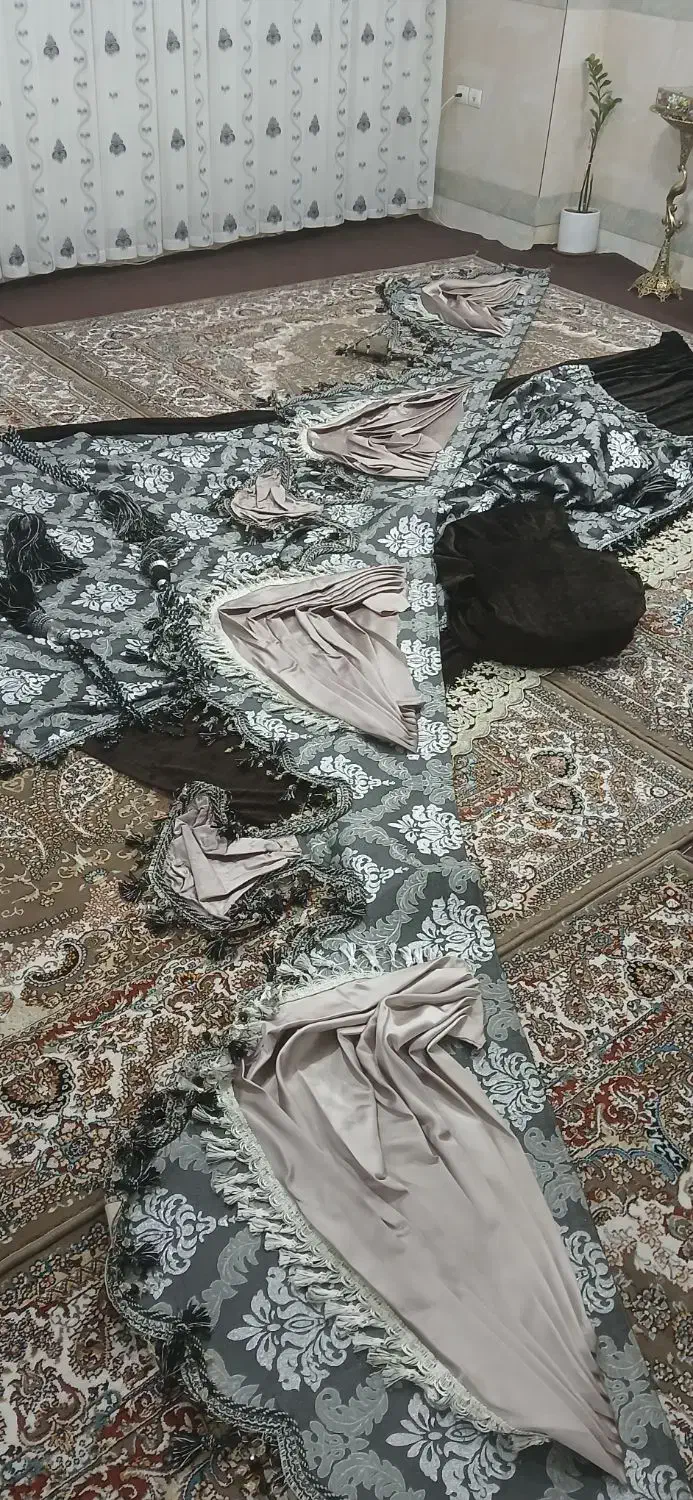 پرده|پرده، رانر، رومیزی|قم, دروازه چوبی|دیوار