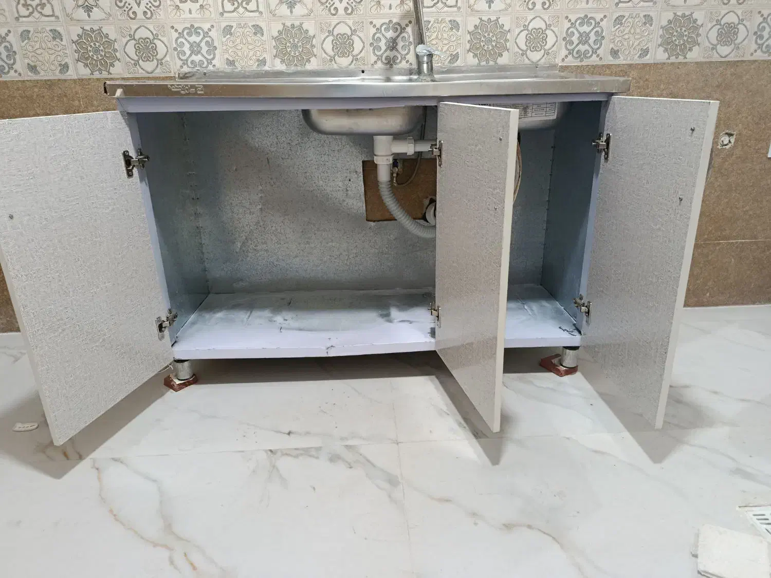 سینک ظرفشویی همراه با کابینت و شیر|مصالح و تجهیزات ساختمان|ساوه, |دیوار