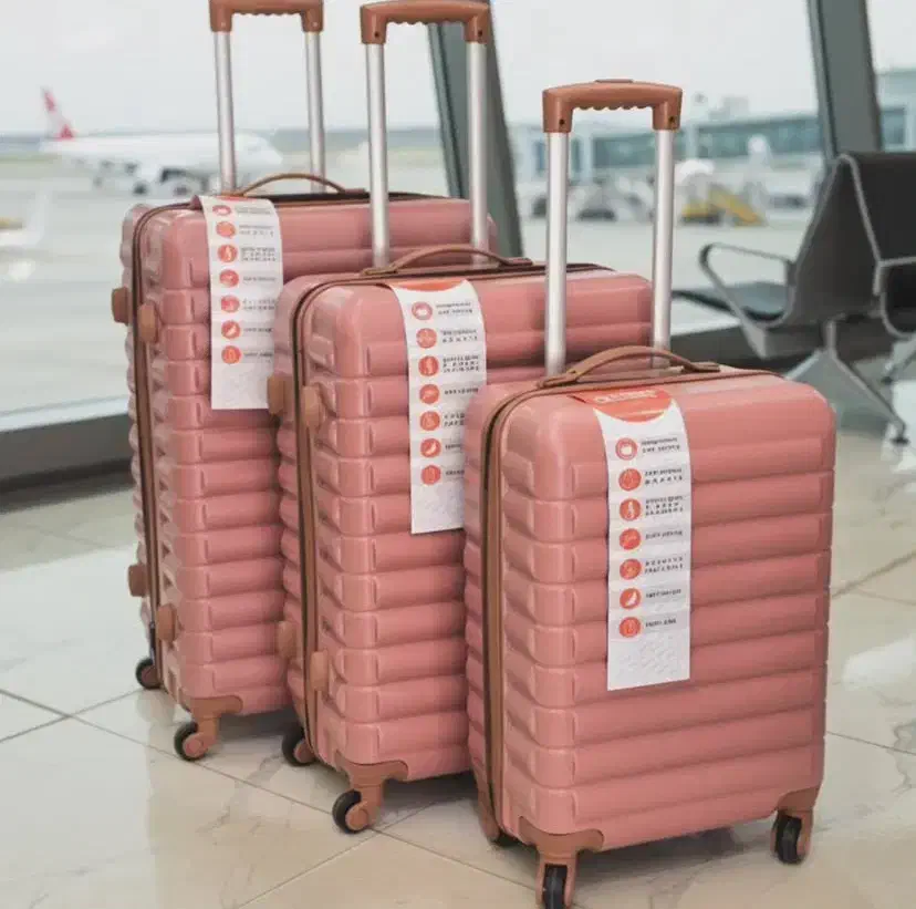 چمدان نشکن جهیزیه عروس کسا اصفهان چمدون کیف ساک|کیف، کفش، کمربند|اصفهان, شهشهان|دیوار