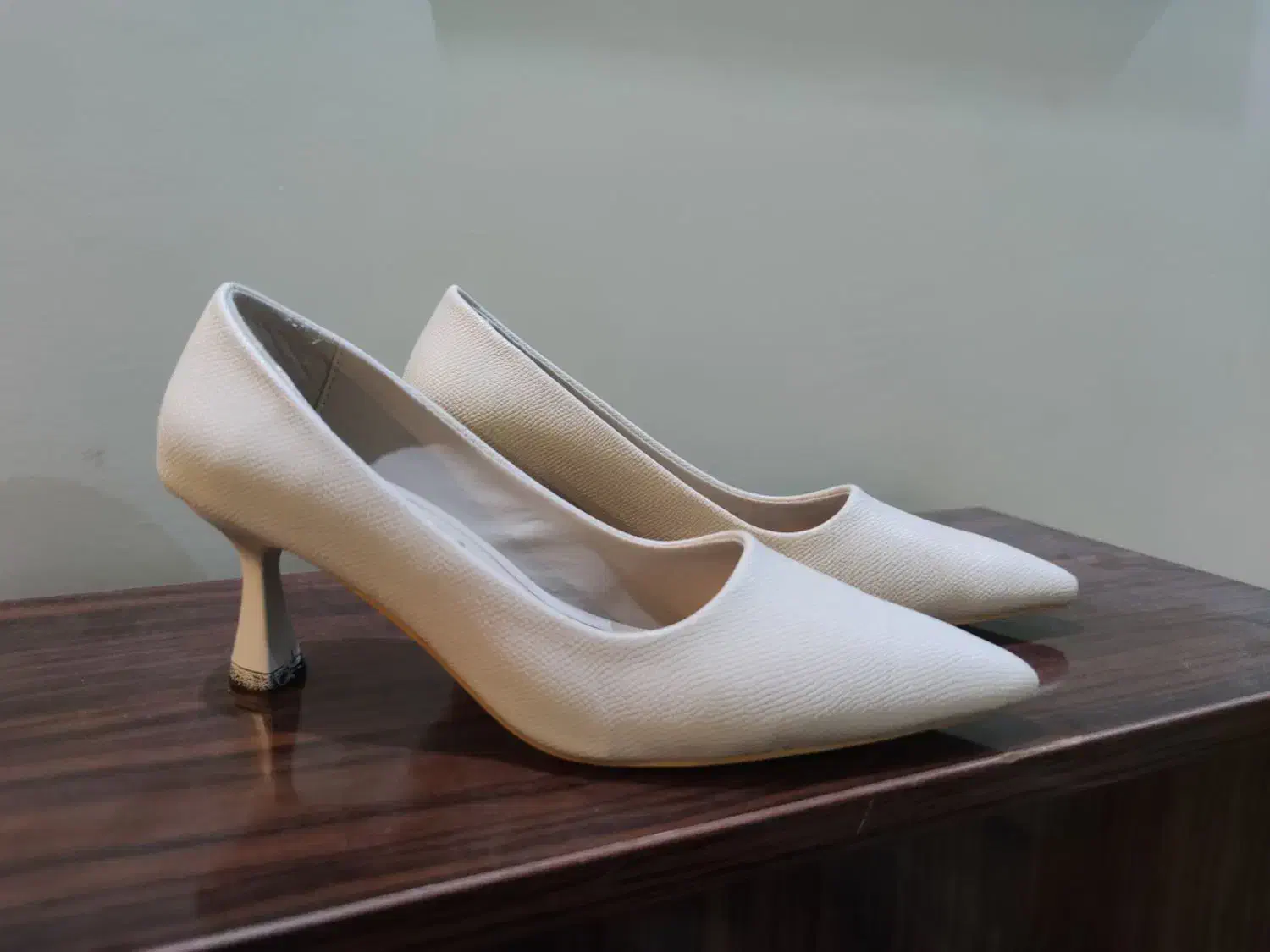 کفش مجلسی کرمی روشن سایز 37 (۸۵۰ تومن)|کیف، کفش، کمربند|خرمآباد, |دیوار