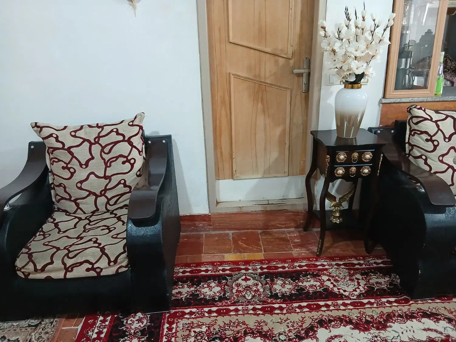مبل راحتی هفت نفره همراه سه عدد میز|مبلمان خانگی و میز عسلی|تبریز, |دیوار