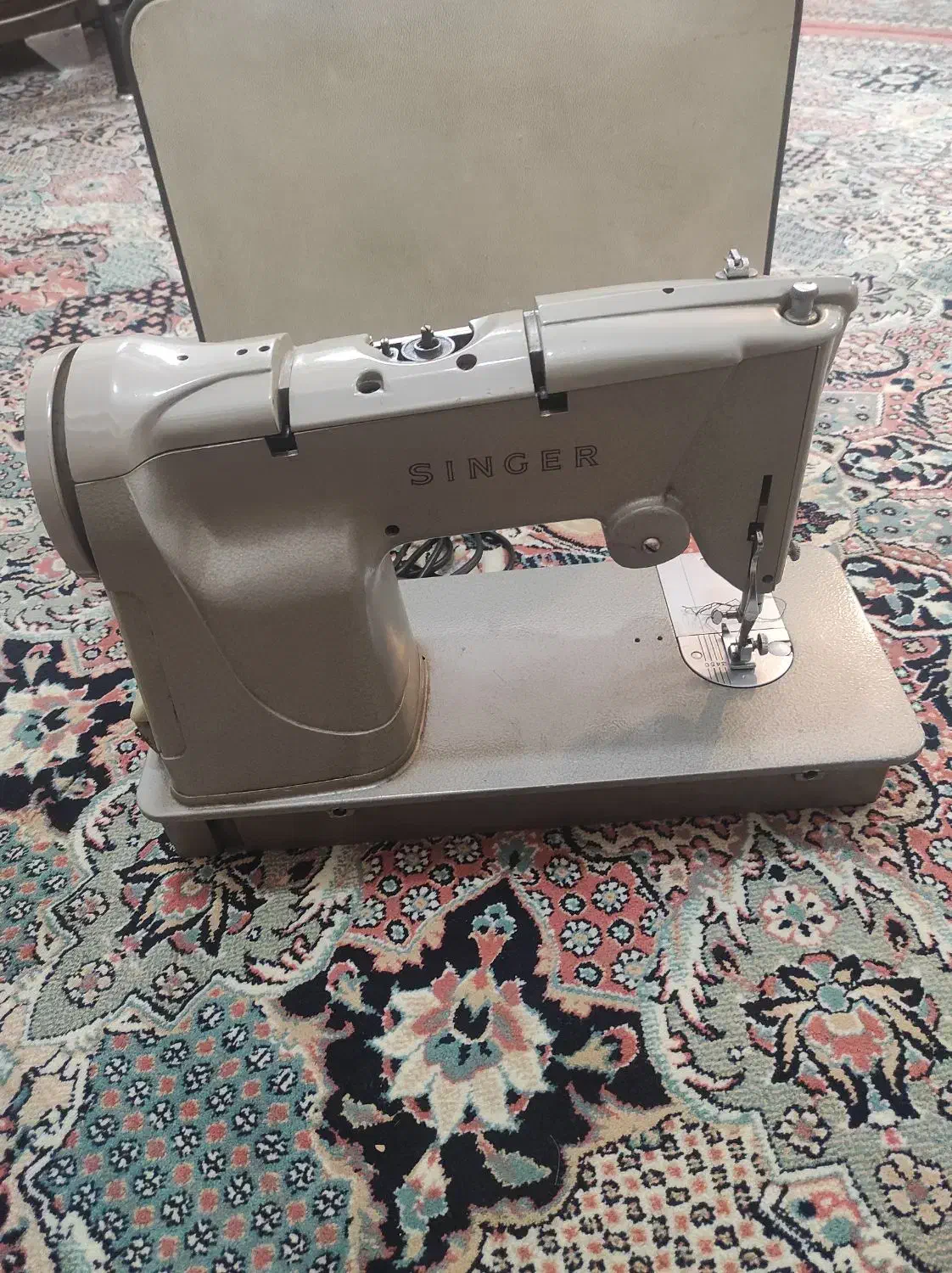 چرخ خیاطی سینگر قدیمی|کلکسیون اشیاء عتیقه|قم, سالاریه|دیوار
