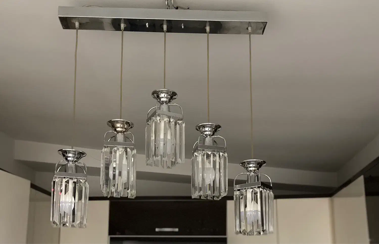 لوستر|لوستر و چراغ آویز|رباط‌کریم, رباط‌کریم|دیوار