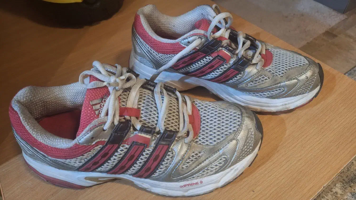 کتانی آدیداس (اصل). دخترانه|کیف، کفش، کمربند|تهران, آسمان|دیوار