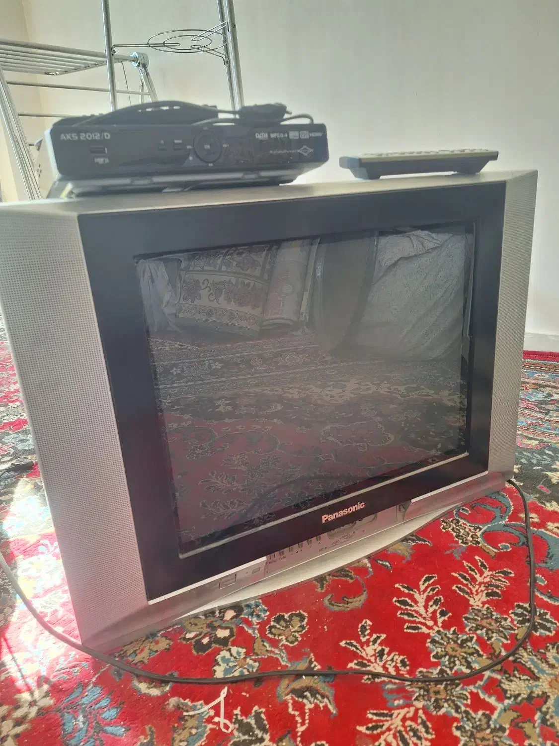 تلویزیون سالم همراه باکنترل ودستگاه دیجیتال|صوتی و تصویری|اسدآباد, |دیوار