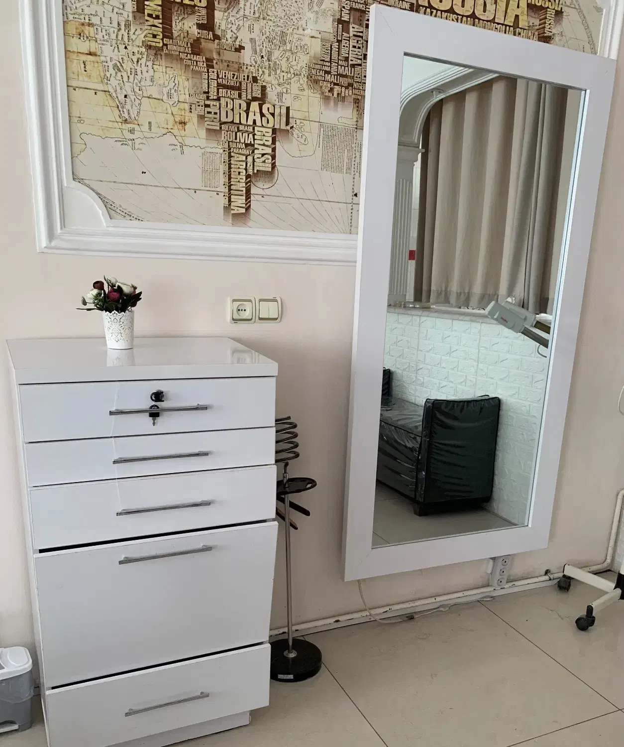 وسایل سالن زیبایی|آرایشگاه و سالن‌های زیبایی|اردبیل, |دیوار