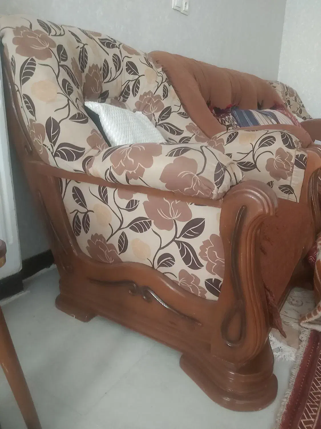 مبل اصلی با چوب سنگین|مبلمان خانگی و میز عسلی|ماهدشت, |دیوار