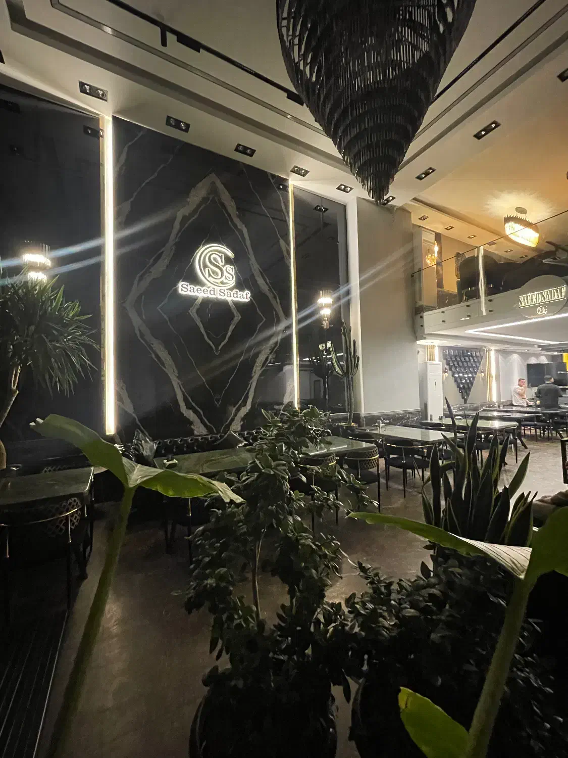 استخدام سرپرست ویتر گارسن سالنکاراشپز ایرانی|استخدام خدمات فروشگاه و رستوران|تهران, استقلال|دیوار