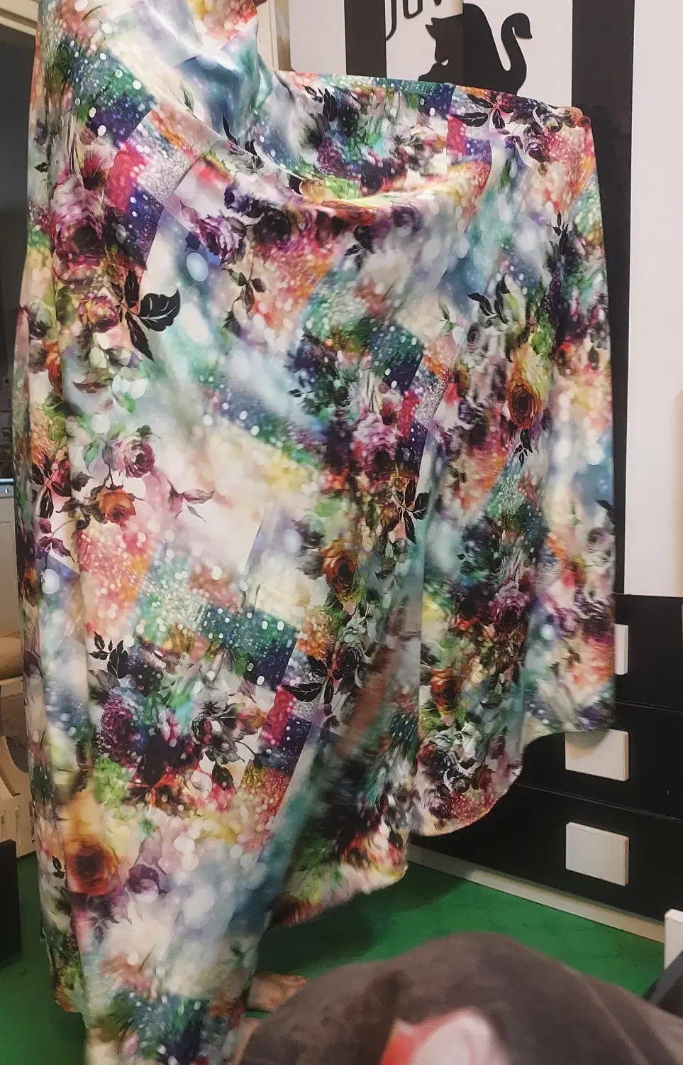 چادر ابریشم مجلسی|لباس|تهران, آشتیانی|دیوار