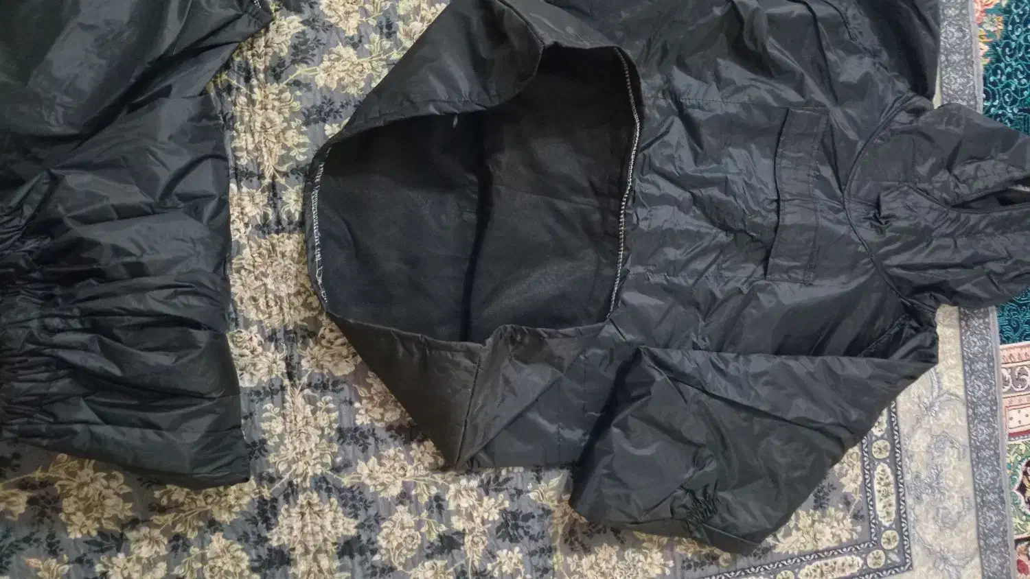 بادگیربرزنتی|لباس|تاکستان, |دیوار