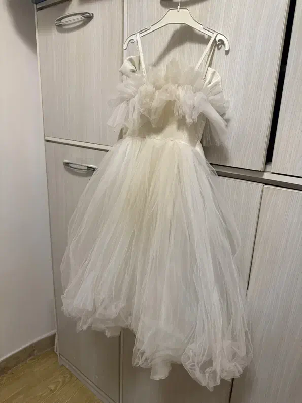 لباس عروس بچگونه|لباس|نیشابور, پاستور|دیوار