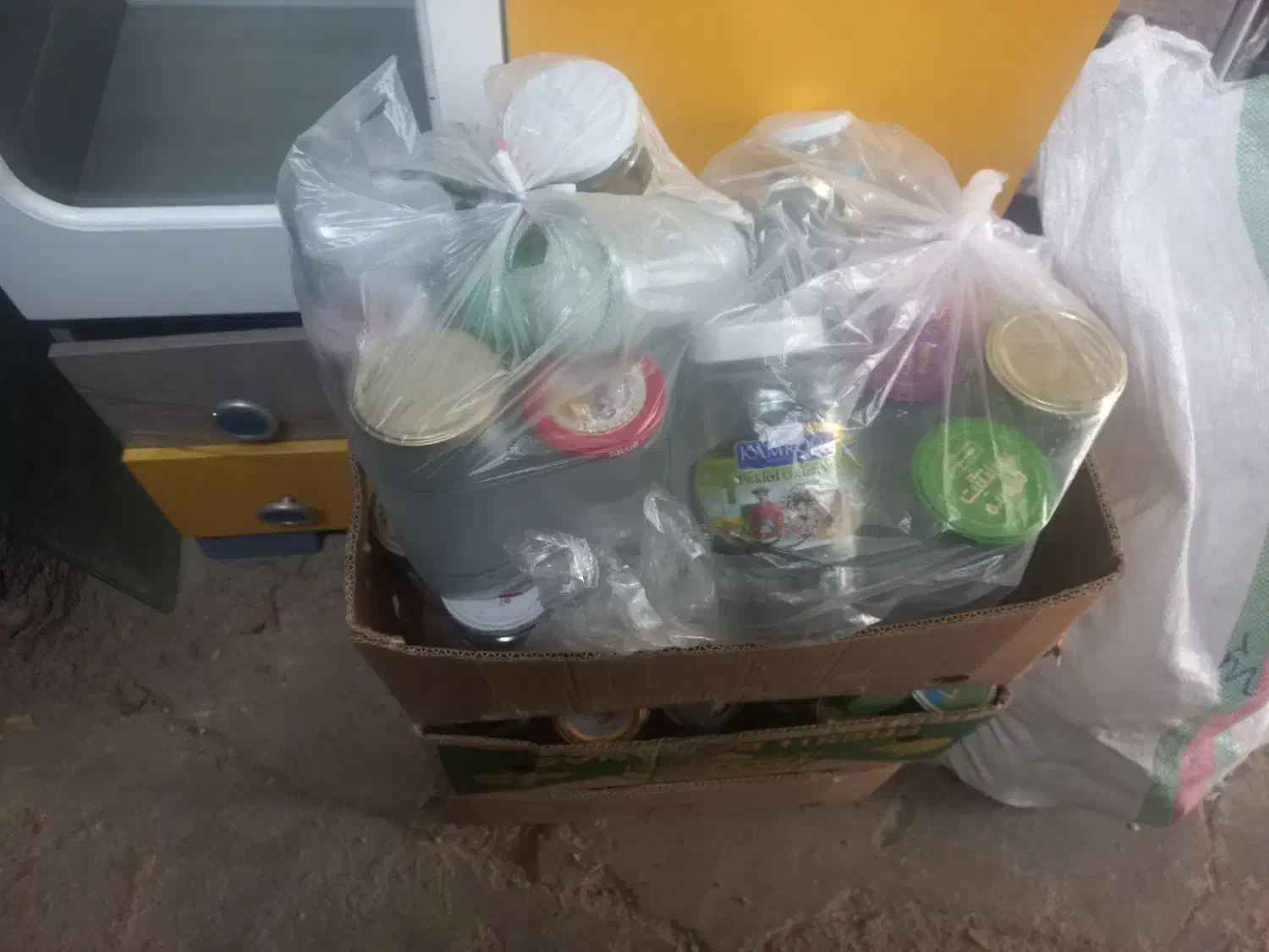 شیشه خالی سالم|ظروف نگهدارنده، پلاستیکی، یک‌بارمصرف|شاهرود, |دیوار