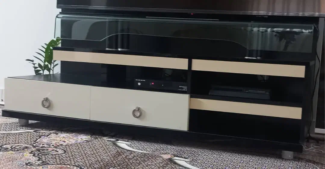 میز تلویزیون چوبی بسیار تمیز|میز تلویزیون|ری, شهرک نظامی|دیوار