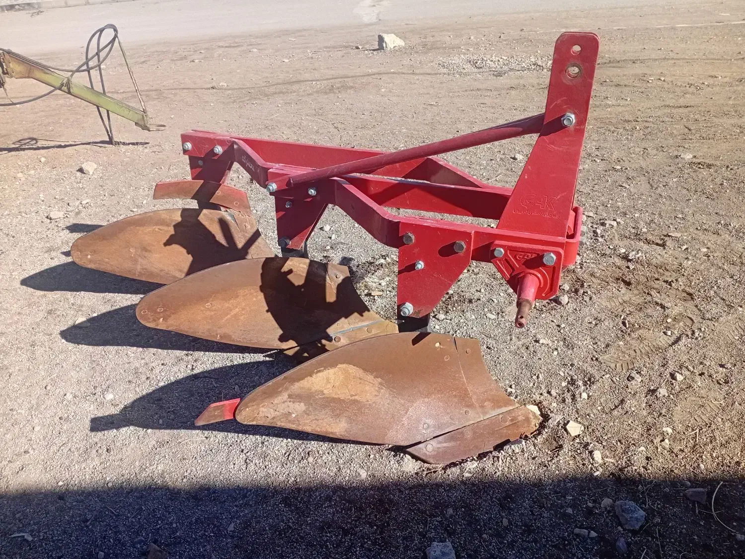 گاو اهن|ماشین‌آلات صنعتی|زنجانرود, |دیوار