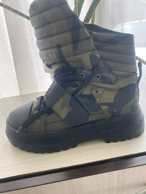 پوتین|کیف، کفش، کمربند|سنندج, |دیوار