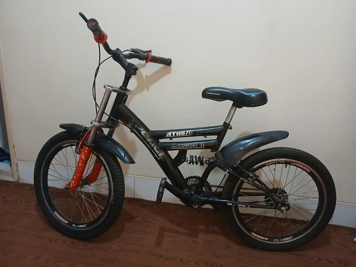 دوچرخه|دوچرخه، اسکیت، اسکوتر|اصفهان, باغ فدک|دیوار