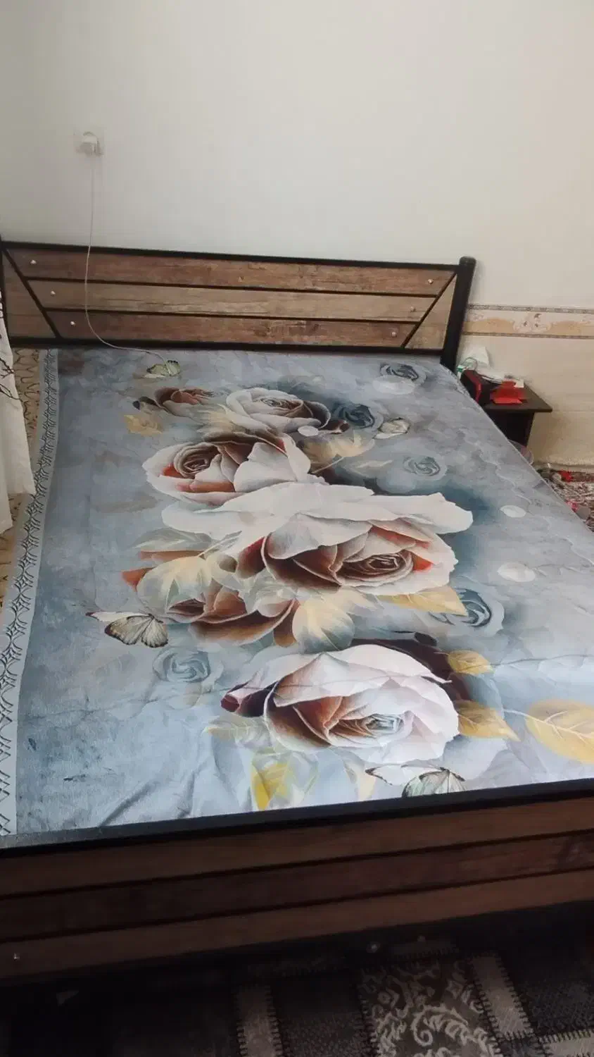 تخت خواب دو نفره سالم و تمیز|تخت و سرویس خواب|شیراز, جوادیه|دیوار