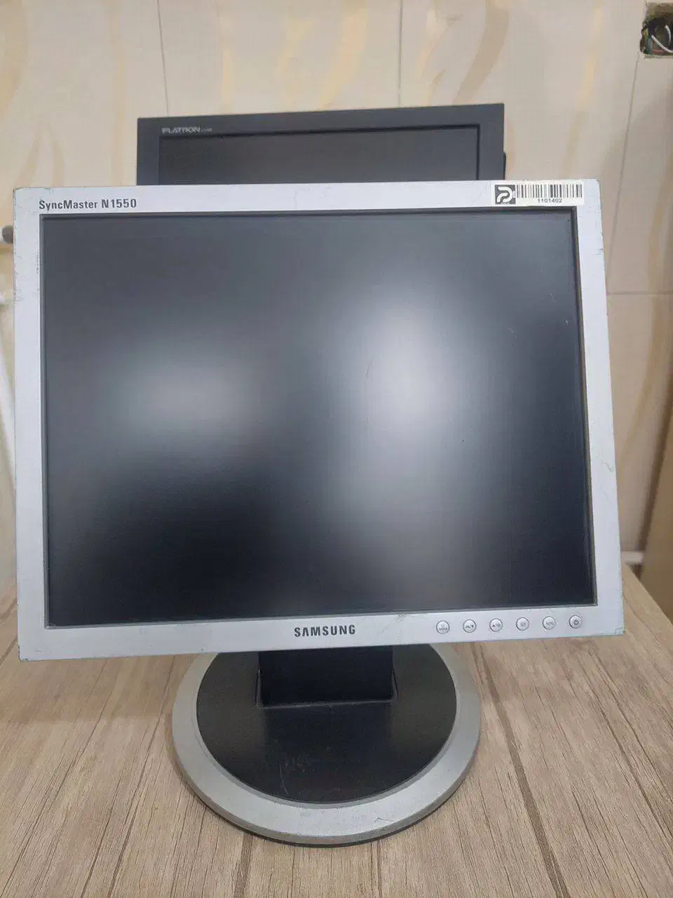 مانیتور تمیز درحد آکبند ۱۵ اینج|قطعات و لوازم جانبی رایانه|تبریز, |دیوار