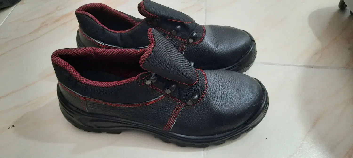 دو جفت کفش ایمنی/کفش کار|کیف، کفش، کمربند|اراک, |دیوار