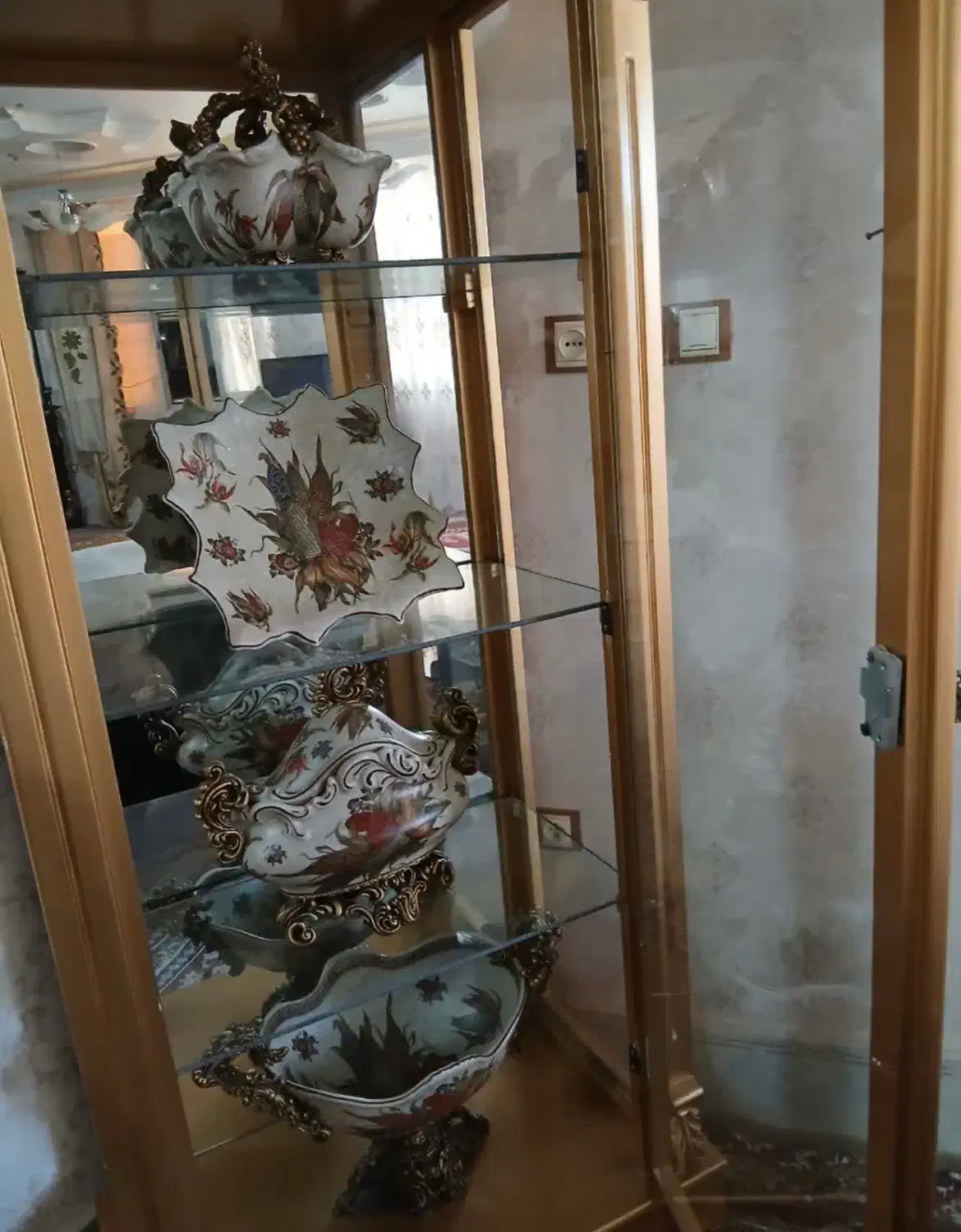 فروش ویژه ویترین طلایی|بوفه، ویترین، کنسول|ورامین, ورامین|دیوار