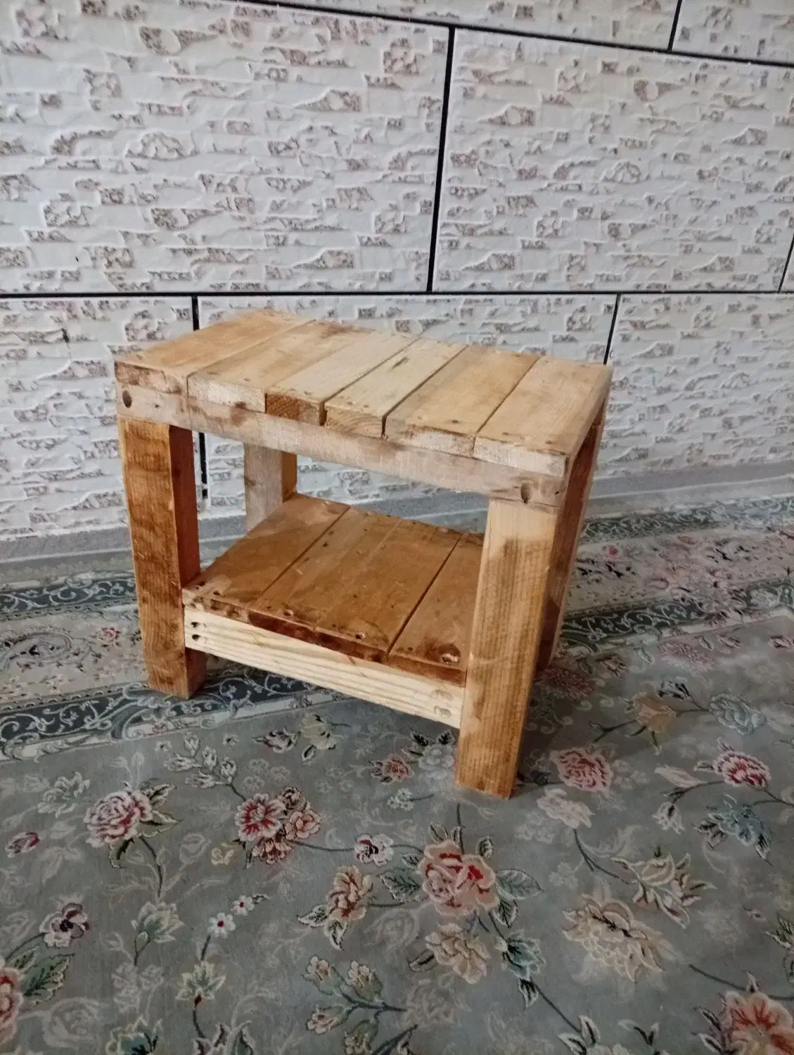 چهارپایه چوبی جنس خوب و مقاوم|مبلمان خانگی و میز عسلی|دوگنبدان, |دیوار