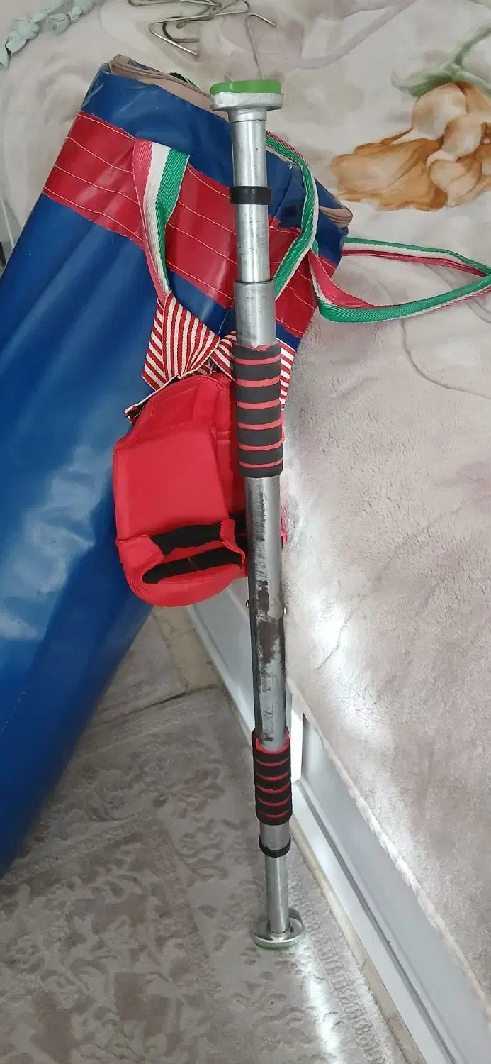 کیسه بوکس و دستکشو بارفیکس|تجهیزات ورزشی|تهران, دزاشیب|دیوار