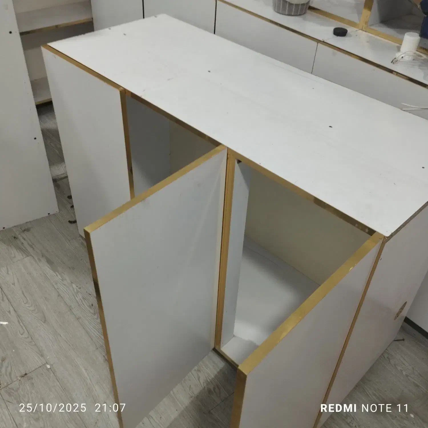 کابینت نوپان یا ام دی آف|جاکفشی، کمد، دراور|اندیشه, اندیشه فاز ۱|دیوار