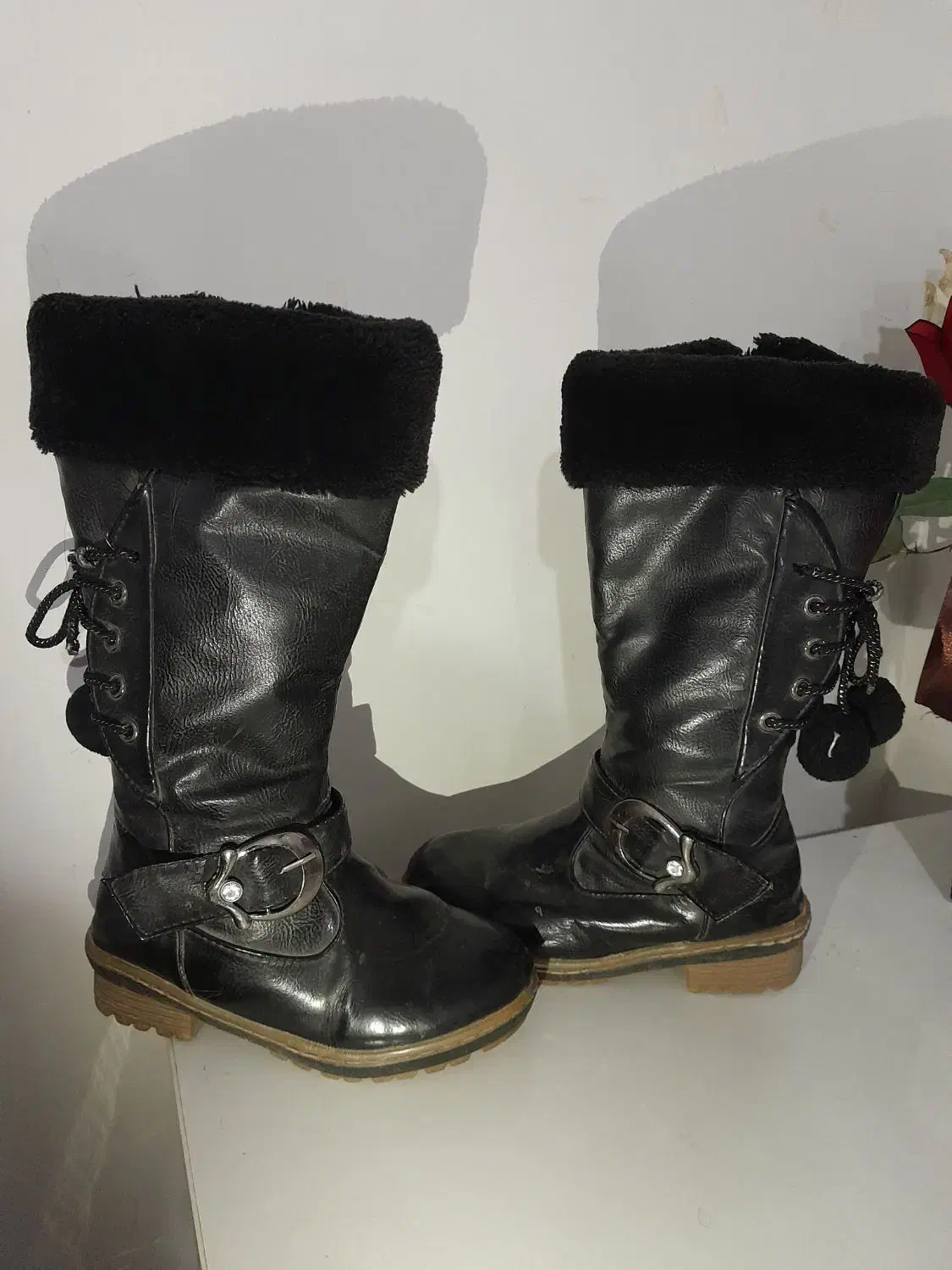 بوت|کیف، کفش، کمربند|جوین, |دیوار