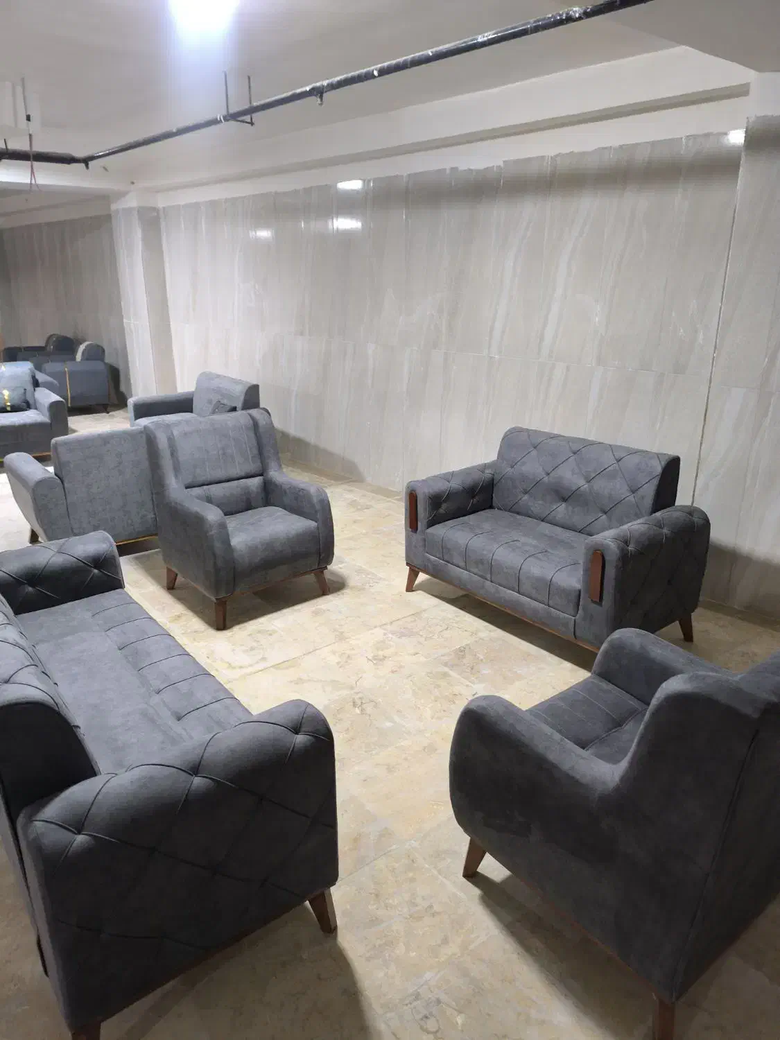 مبل راحتی هفت نفره آیدا + یک عدد میز جلو مبلی هدیه|مبلمان خانگی و میز عسلی|چابهار, |دیوار