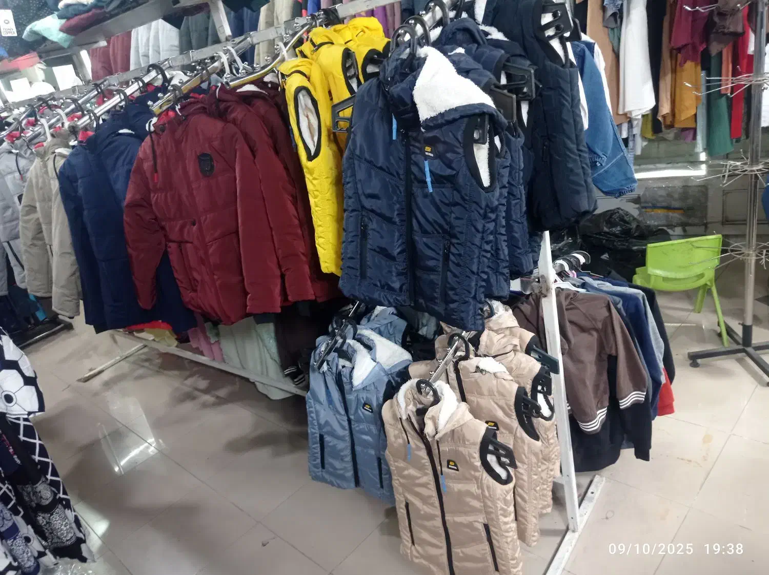 ارزانسرای تندیس|لباس|خوی, |دیوار