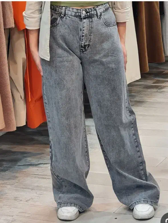 شلوار لی زنانه|لباس|بروجن, |دیوار