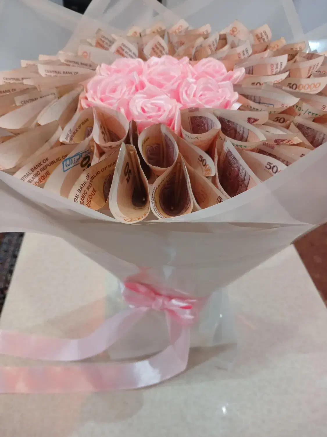 دسته گل ترکیبی گل روبانی و پول|گل مصنوعی|بروجرد, |دیوار