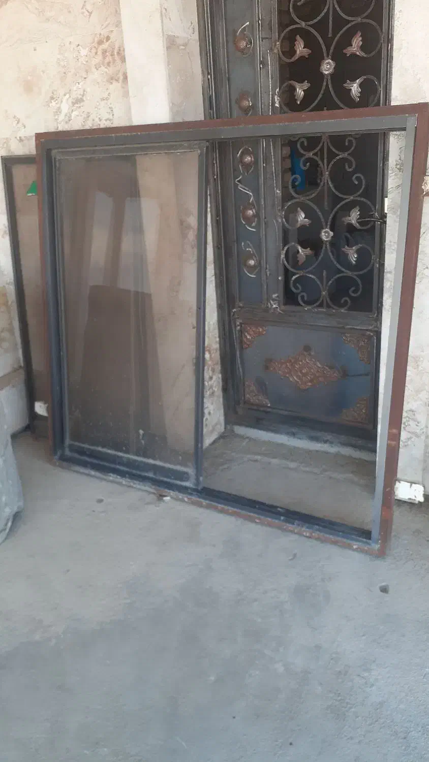 پنجره ی الومینیومی|مصالح و تجهیزات ساختمان|آشخانه, |دیوار