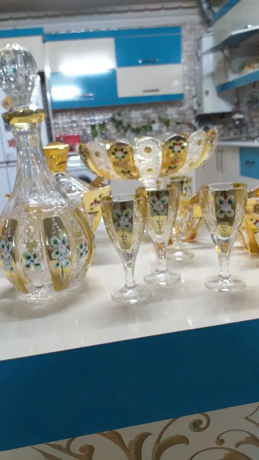 سرویس پزیرایی ۲۴ پارچه کریستال طلاکوب طرح قدیم|ظروف سرو و پذیرایی|پیر بکران, |دیوار