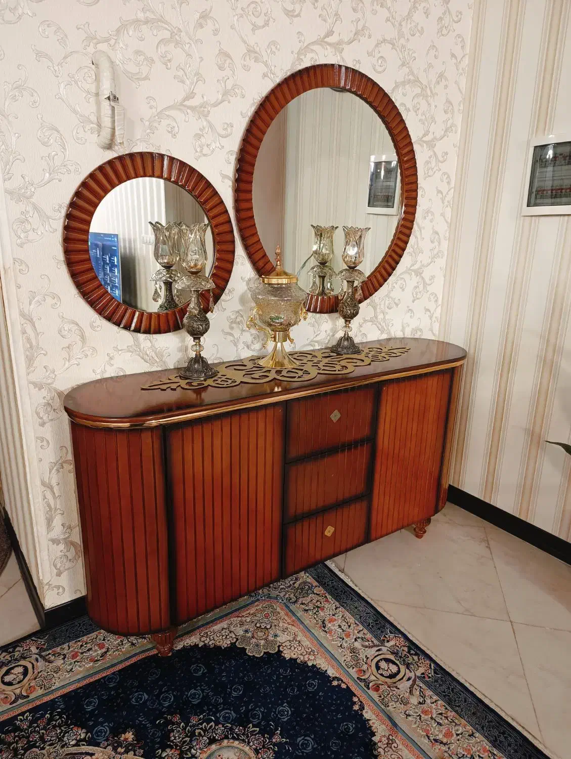 آینه کنسول کاملا سالم و میز تلوزیون|بوفه، ویترین، کنسول|ری, فیروزآبادی|دیوار