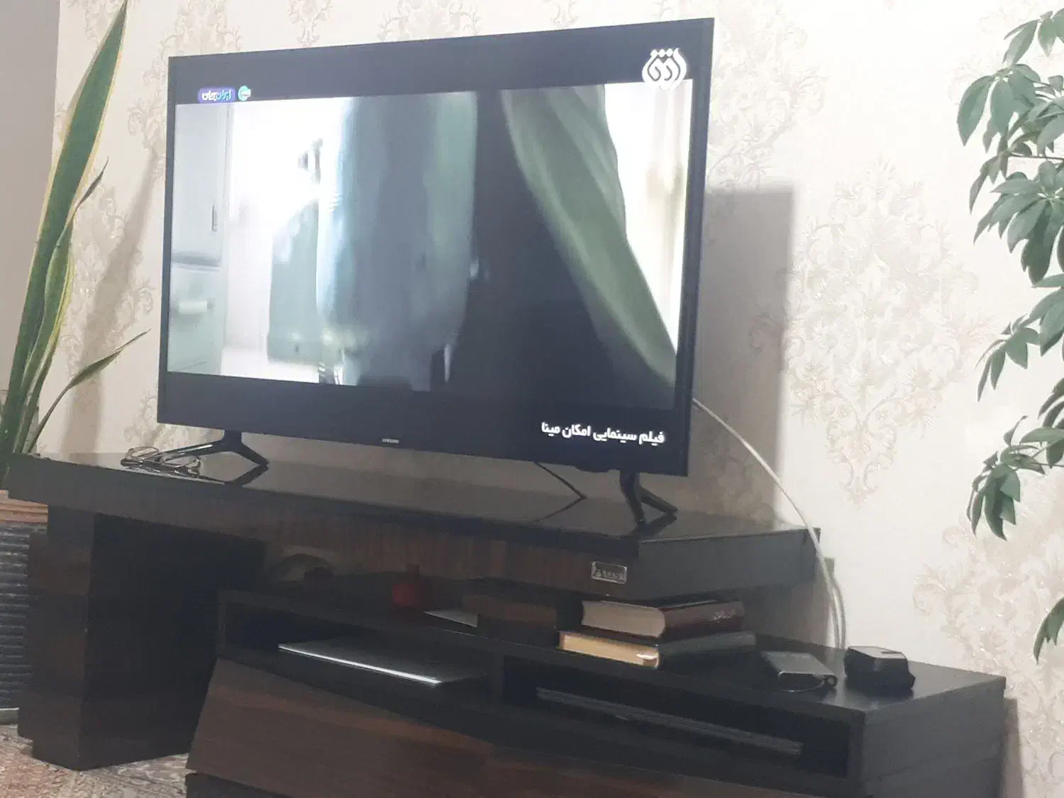تلویزیون ۴۳ اینچ سامسونگ|تلویزیون و پروژکتور|پرند, فاز ۶|دیوار