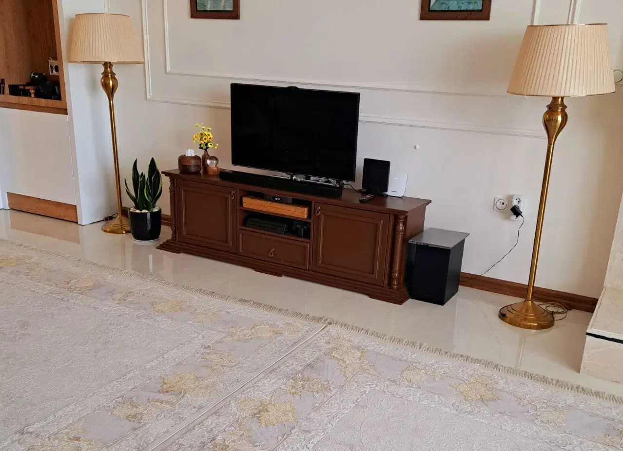 آباژور ایستاده کنارسالنی|چراغ خواب و آباژور|مشهد, امیر|دیوار