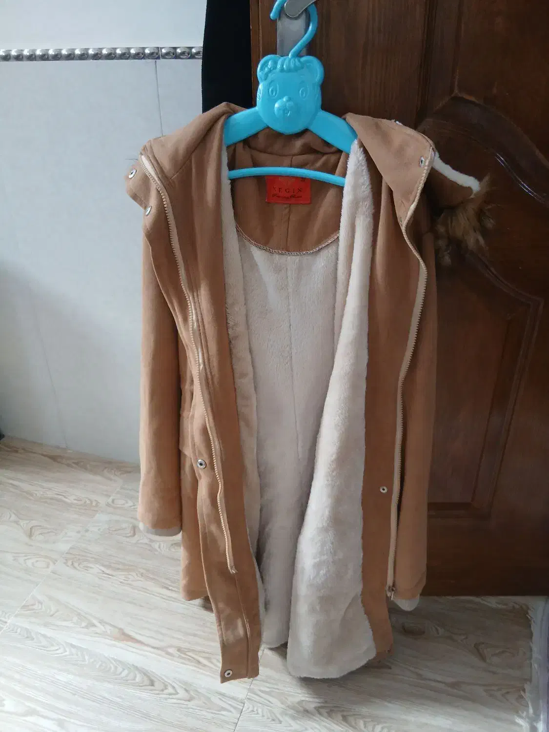 پالتو خز دار. گرم.|لباس|سنقر, |دیوار