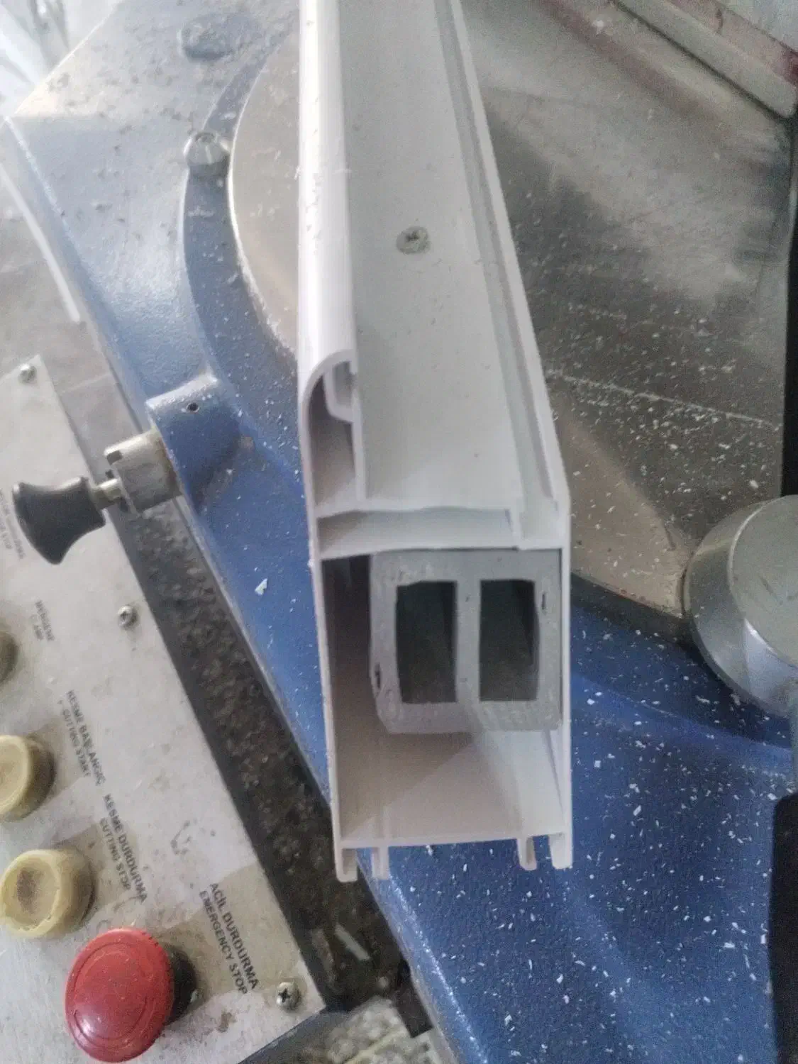 درب سرویس و حمام فوق سنگین طرح upvc|لوازم سرویس بهداشتی|سنقر, |دیوار