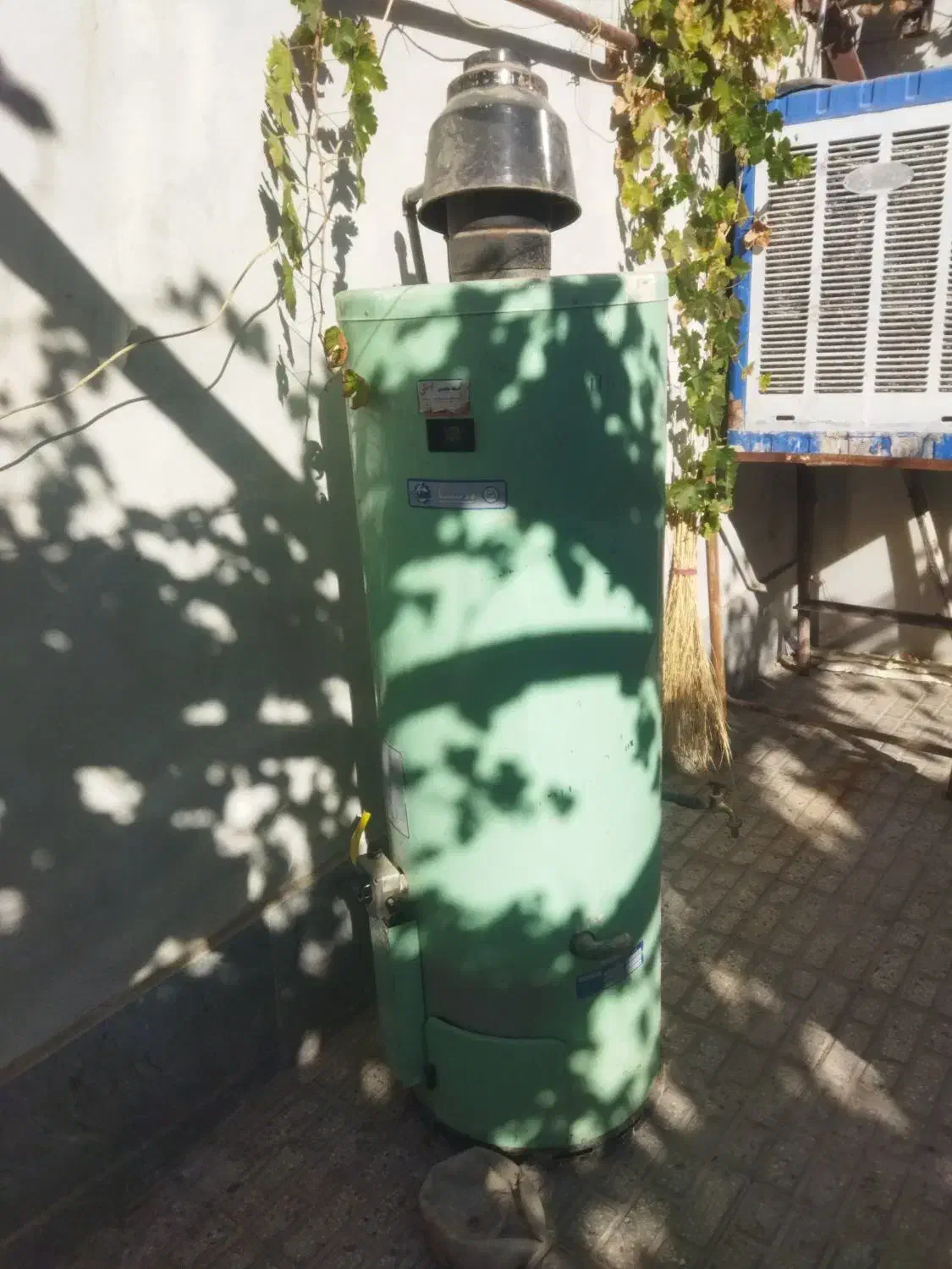 آبگرمکن منبعی بزرگ سالم گازی|آبگرمکن، پکیج، شوفاژ|تربتحیدریه, سرمحله|دیوار