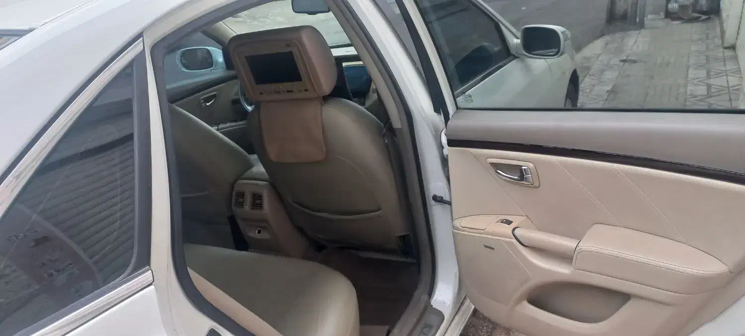 ازرا ۲۰۰۹ فول وارداتی داخل کرم|خودرو سواری و وانت|رشت, استادسرا|دیوار