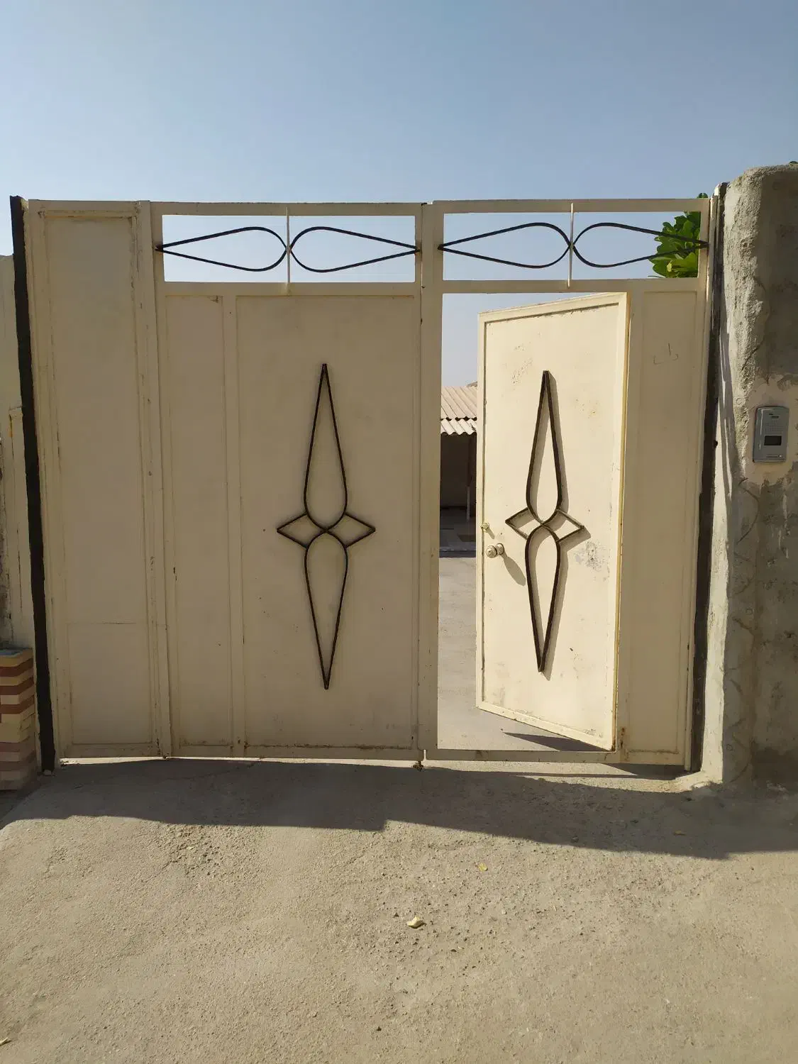 درب حیاط شهر فین|مصالح و تجهیزات ساختمان|فین, |دیوار