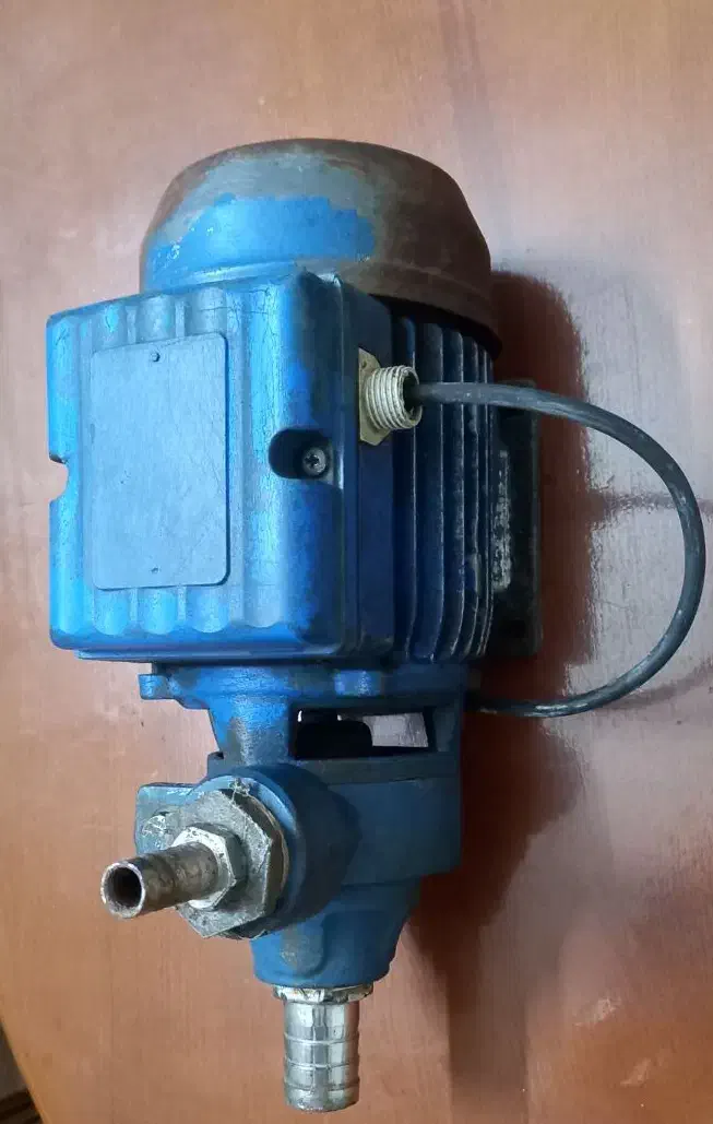 پمپ آب نیم اسب ایتالیایی|مصالح و تجهیزات ساختمان|کرج, شهرک فهمیده|دیوار