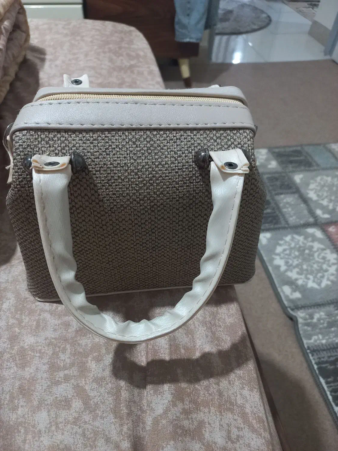 کیف|کیف، کفش، کمربند|هشتگرد, شهرک پامچال|دیوار