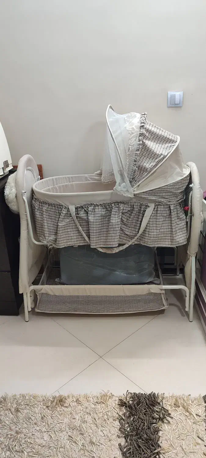 گهواره|تخت و صندلی بچه|شاهین‌شهر, دکتر حسابی|دیوار