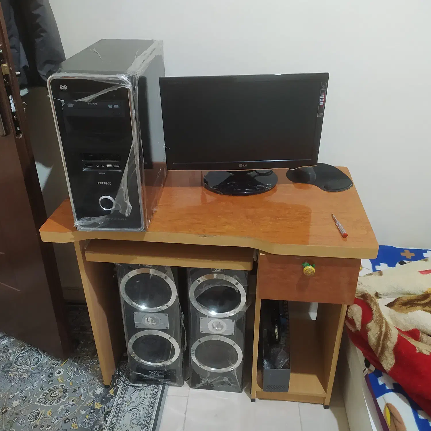 سیستم فروشی|رایانه رومیزی|ایوان, |دیوار