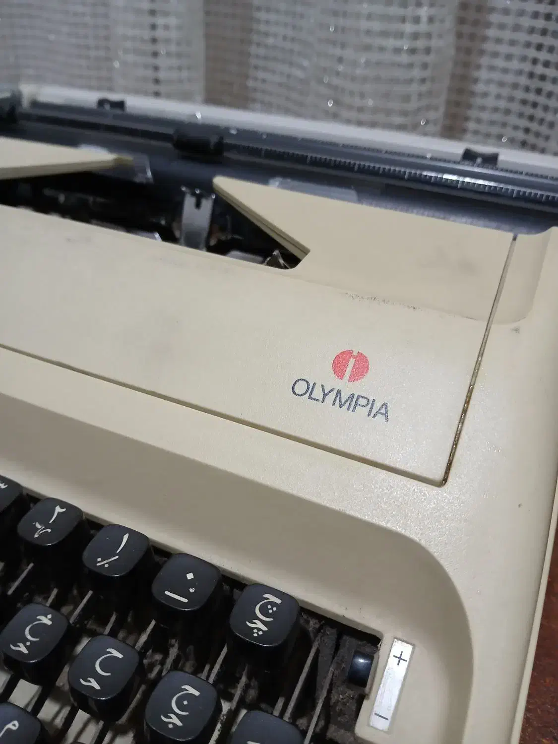 ماشین تحریر فارسی عتیقه ژاپنی ۱۲ میلیون|کلکسیون اشیاء عتیقه|ملایر, |دیوار