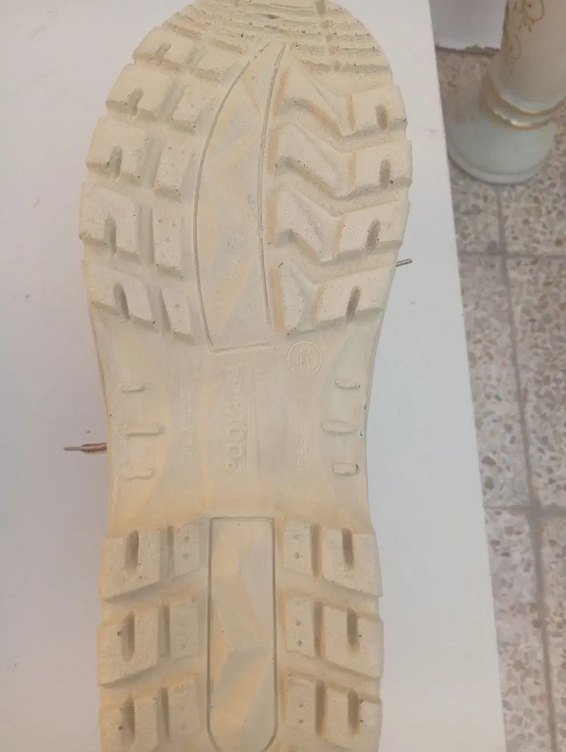 یک جفت پوتین نظامی|کیف، کفش، کمربند|اهواز, سپیدار|دیوار