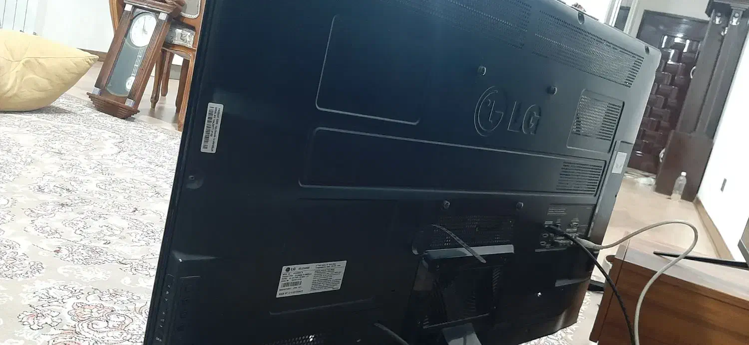 ال ای دی ۴۲ اینچ الجی اصل کره به همراه میز چوبی|تلویزیون و پروژکتور|کرج, گوهردشت|دیوار