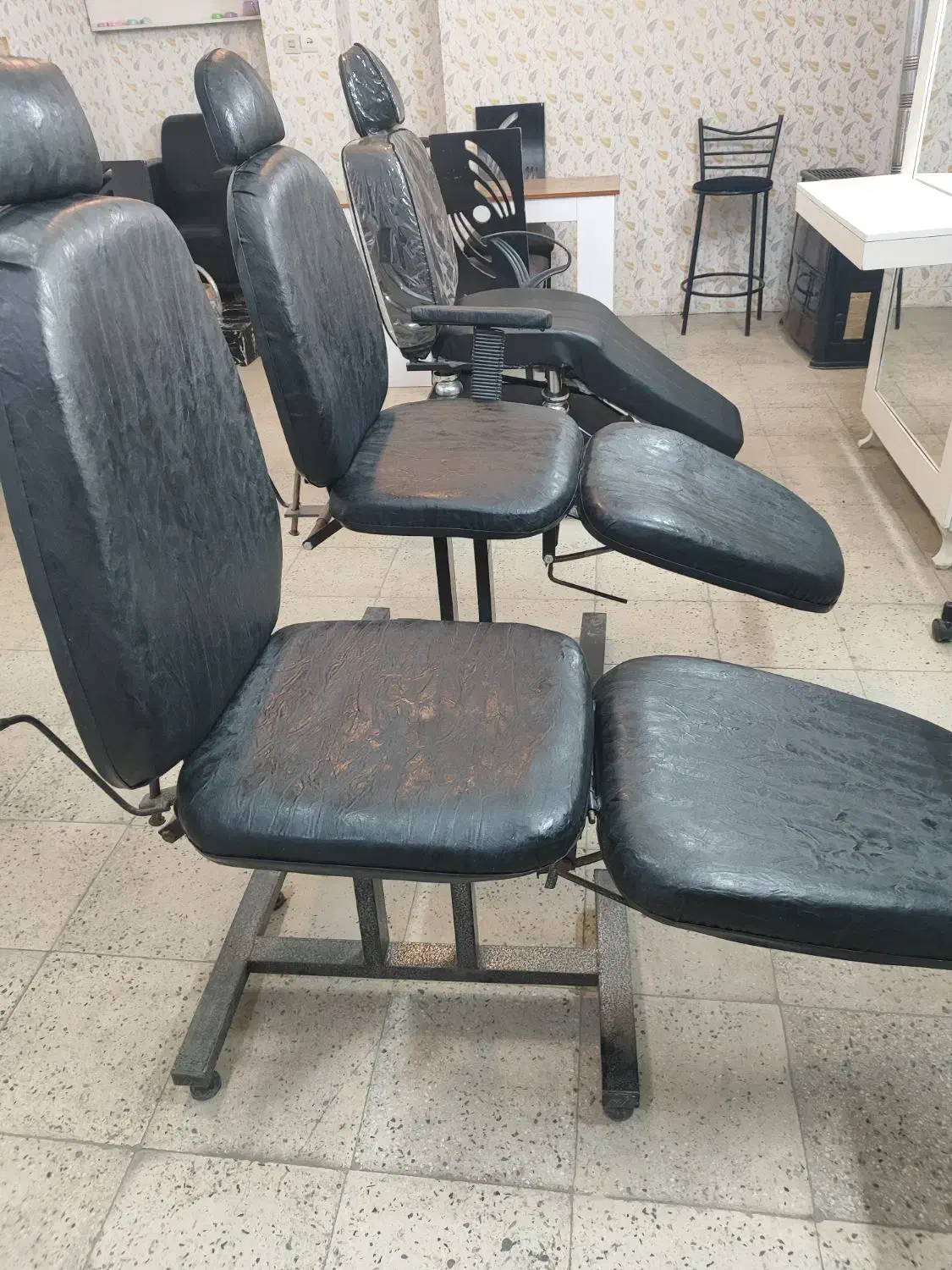 سه عدد صندلی اصلاح|آرایشگاه و سالن‌های زیبایی|ملایر, |دیوار